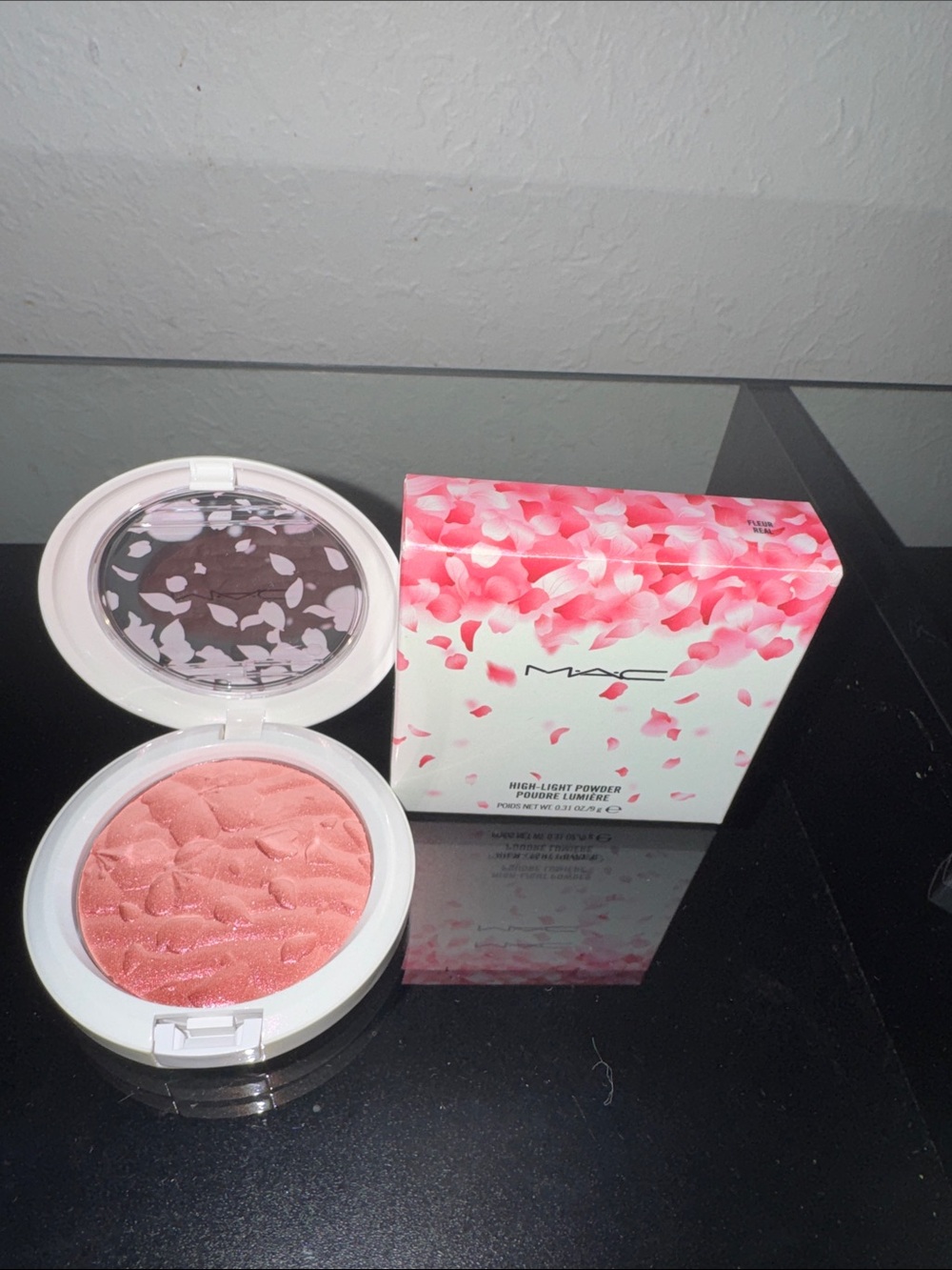 MAC Highlight Powder Blush- Fleaur Real - Picture 2 of 2